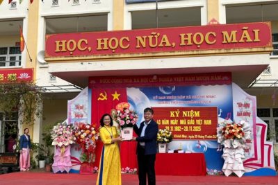 LÃNH ĐẠO XÃ KHÁNH NHẠC CHÚC MỪNG TẬP THỂ SƯ PHẠM TRƯỜNG TIỂU HỌC KHÁNH NHẠC A NHÂN KỶ NIỆM 43 NĂM NGÀY NHÀ GIÁO VIỆT NAM (20/11/1982 – 20/11/2025)