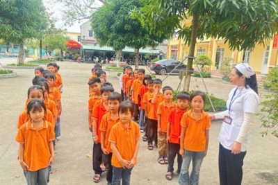 HỌC SINH KHỐI LỚP 2 TRƯỜNG TIỂU HỌC KHÁNH NHẠC A TIÊM PHÒNG VACXIN PHÒNG BỆNH UỐN VÁN- BẠCH HẦU.